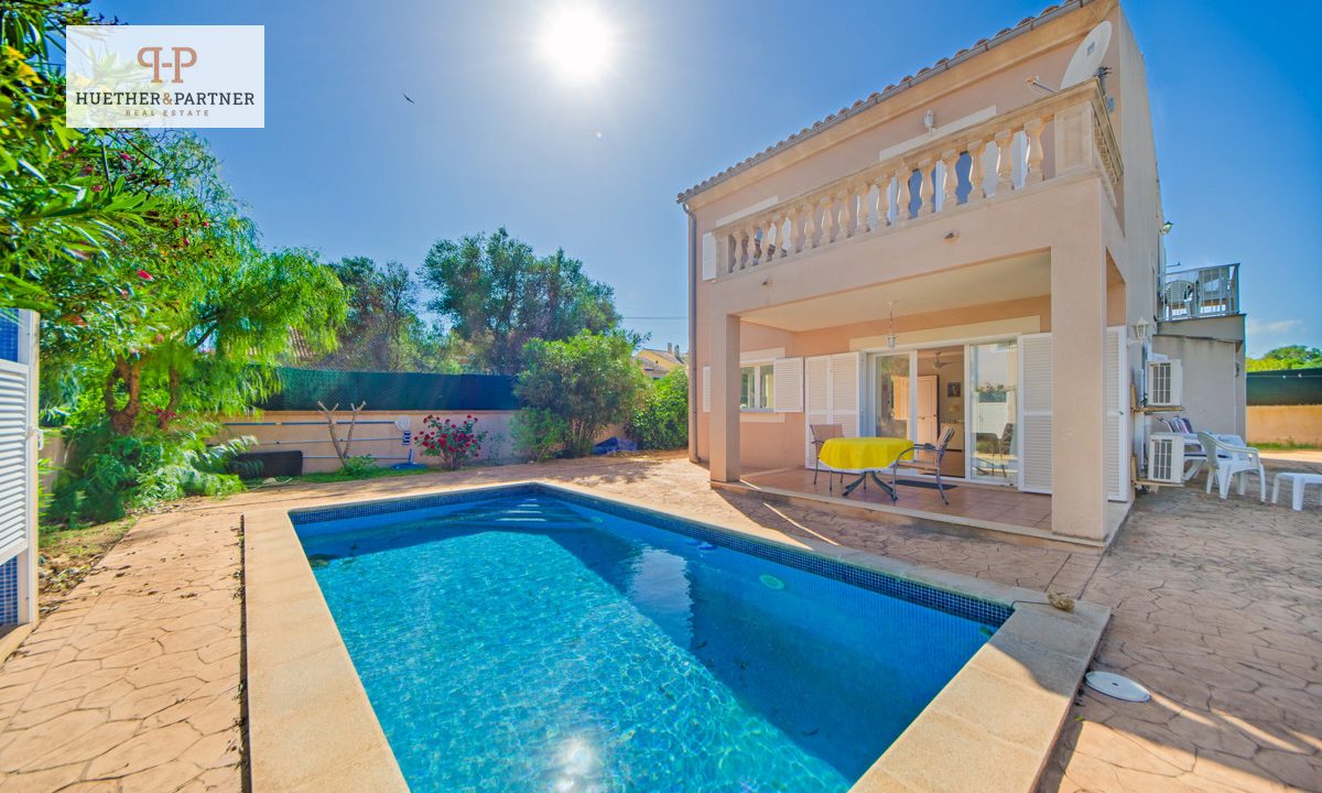 Pool und Haus
