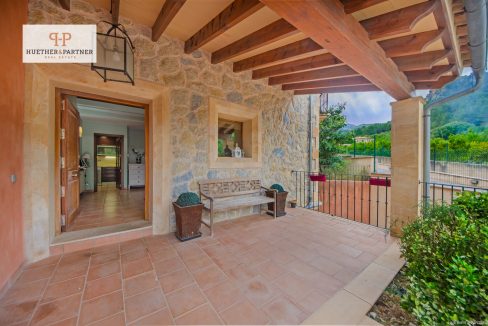 überdachte Terrasse