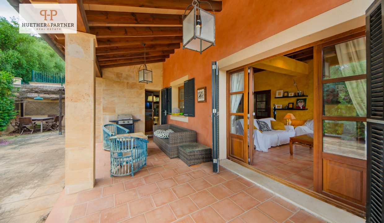 überdachte Terrasse