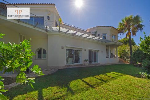 Architektonische Außenansicht des Hauses